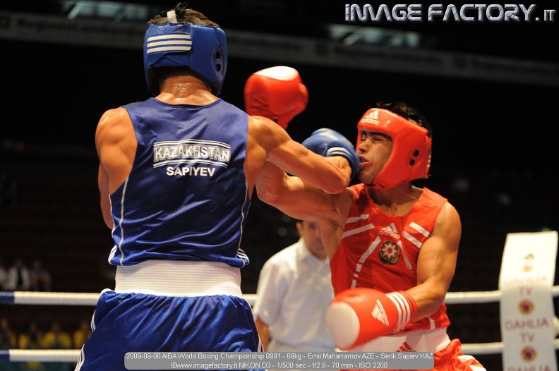 2009-09-06 AIBA World Boxing Championship 0991 - 69kg - Emil Maharramov AZE - Serik Sapiev KAZ.jpg